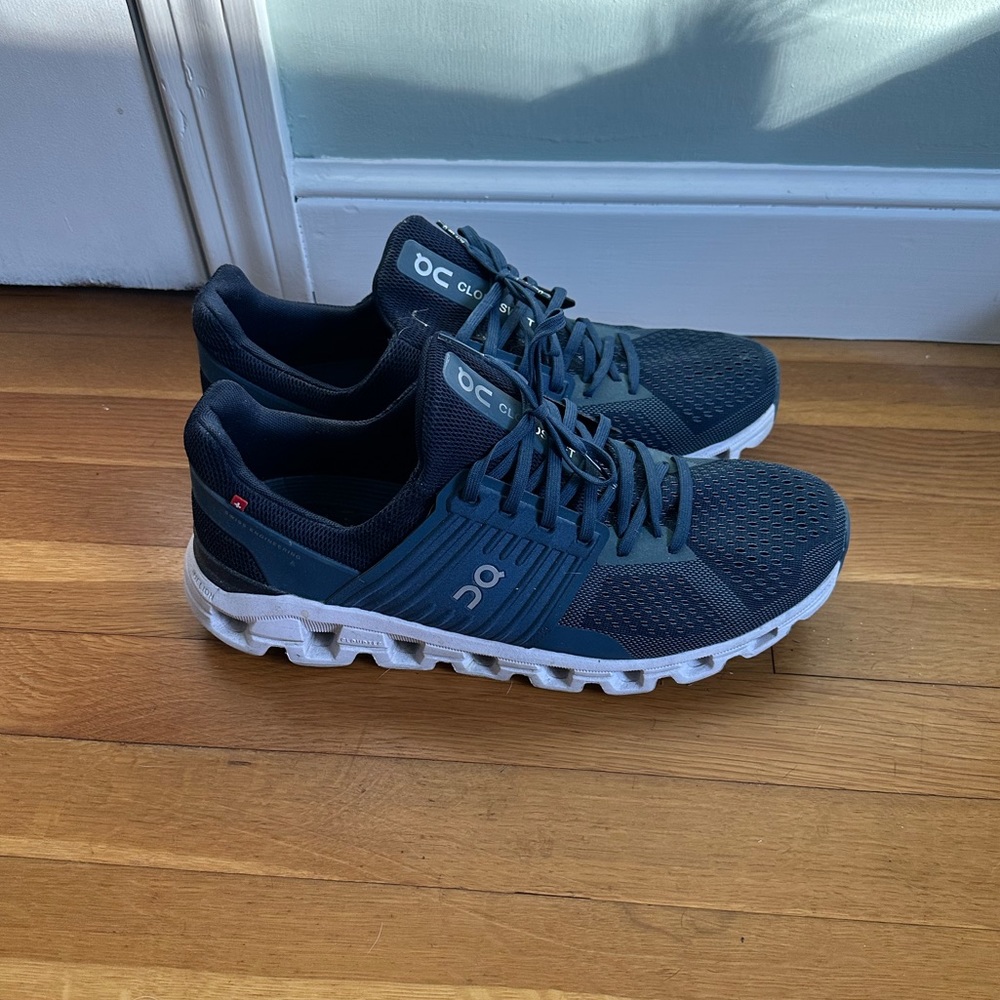 On cloud sneakers only worn a few times.